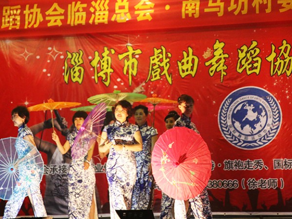 庆八一文艺晚